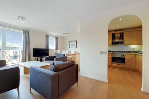 18 Falcon Way, London, E14 9UP