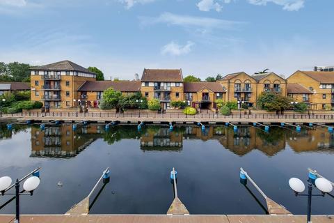 18 Falcon Way, London, E14 9UP
