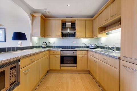18 Falcon Way, London, E14 9UP