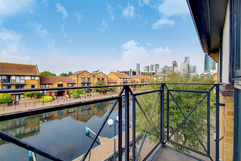 18 Falcon Way, London, E14 9UP