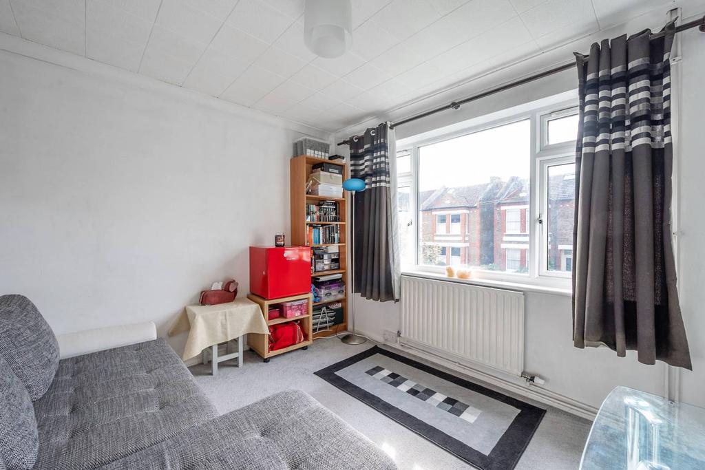 Griffiths Road, Merton Park, London, SW19 3 bed flat for sale £700,000