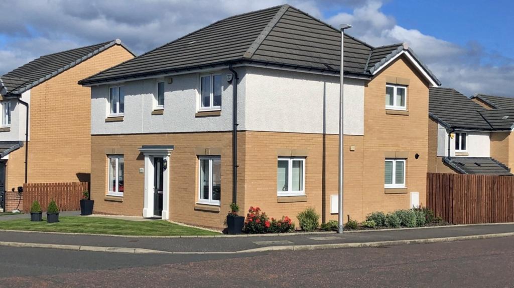 Bolerno Avenue, PA7 4 bed detached house £348,000