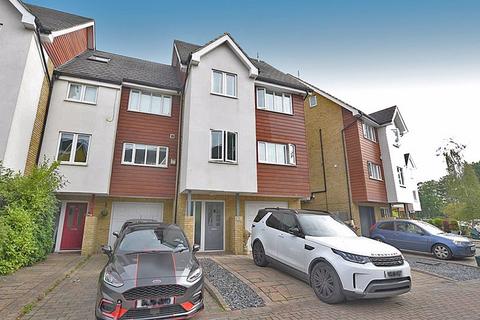 5 bedroom terraced house to rent, Friars View, Aylesford