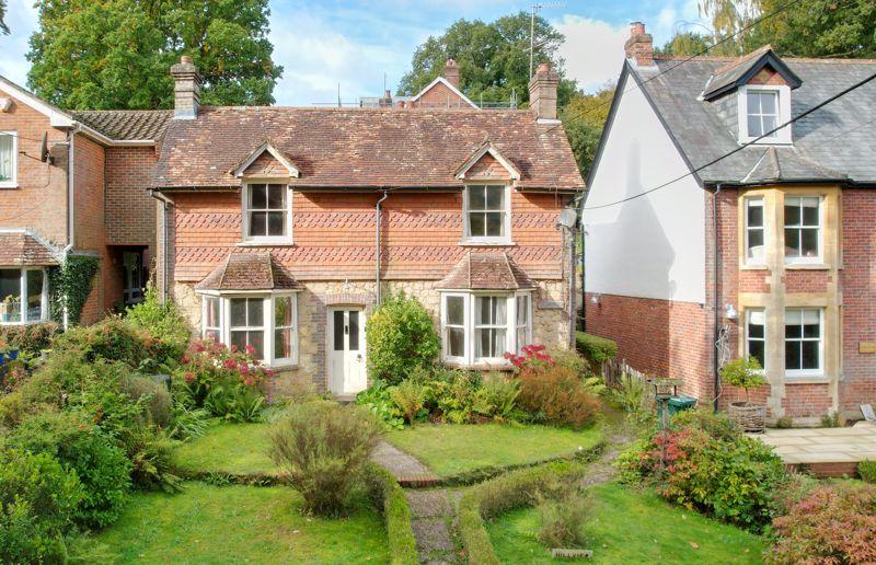 Marley Lane, Haslemere 3 bed detached house for sale £675,000