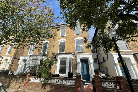 6 bedroom semi-detached house to rent, Wilberforce Road, Finsbury Park