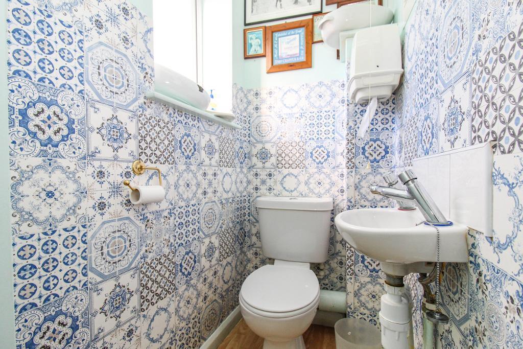 Mens WC