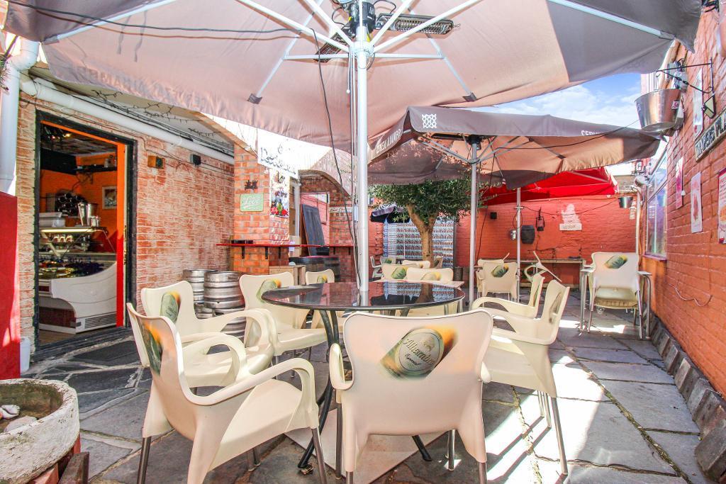 Al Fresco Dining