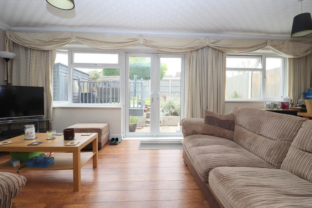 Weltmore Road, Limbury Mead, Luton, LU3 2TN 3 bed semidetached house