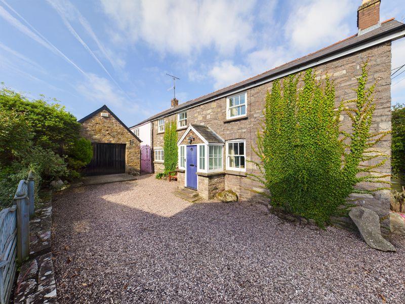 Chapel Road, Abergavenny 3 bed detached house for sale £500,000