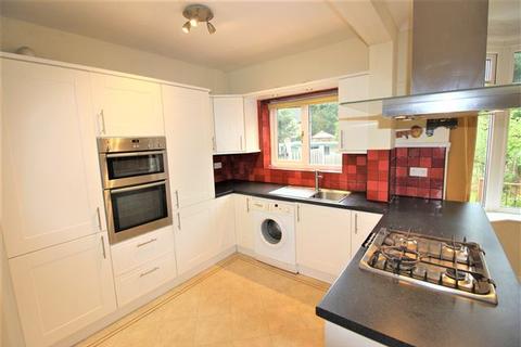 3 bedroom semi-detached house to rent - Clifton Crescent, Sheffield, Sheffield, S9 4BE