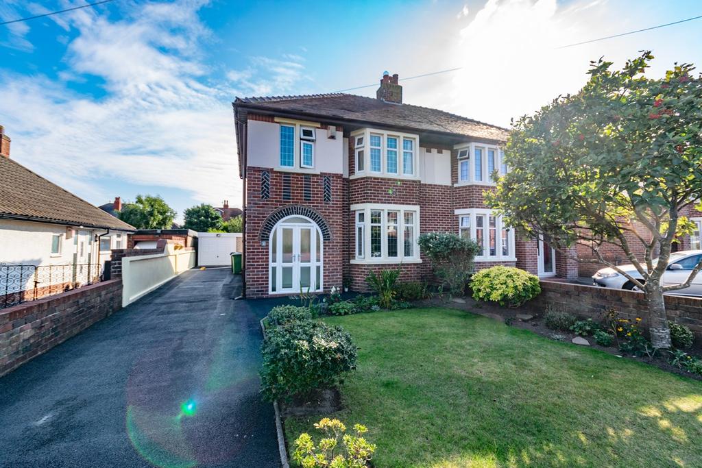 Gretdale Avenue, Lytham St Annes, FY8 3 bed semi-detached house for ...