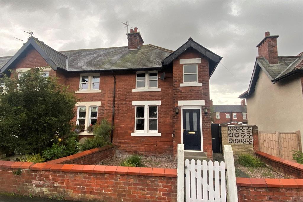 Wellington Street, Lytham, FY8 3 bed end of terrace house £875 pcm (£