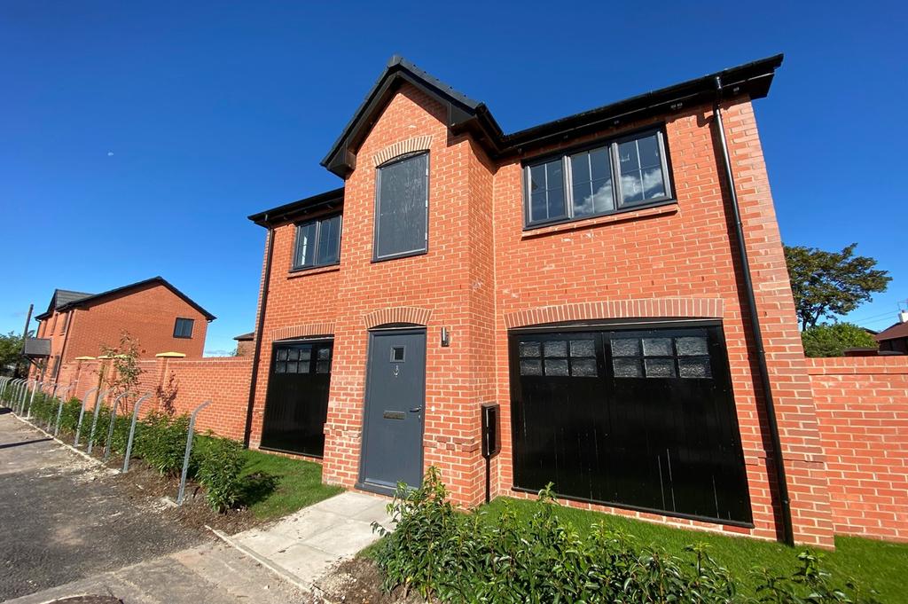 Porta Road, Carrington, Manchester, M31 1 bed apartment £850 pcm (£
