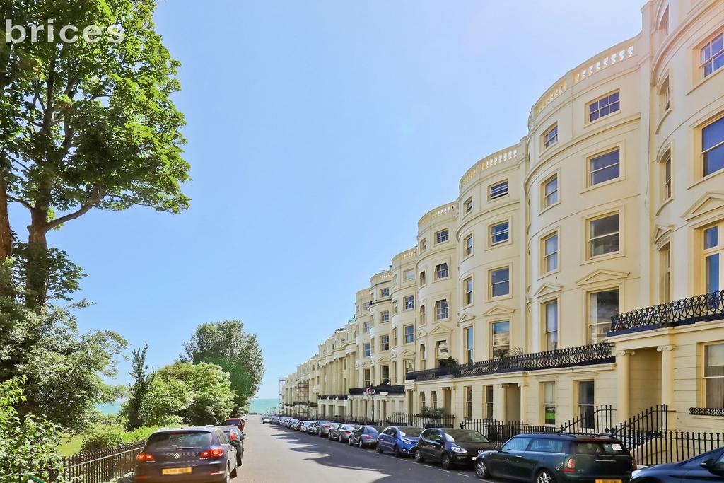 Brunswick Square, Hove, BN3 2 bed flat to rent £1,800 pcm (£415 pw)