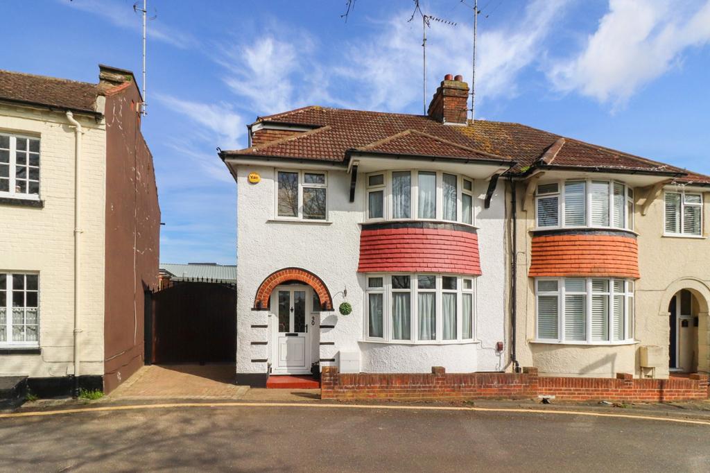 Watford Field Road, Watford, Herts, WD18 4 bed semidetached house £