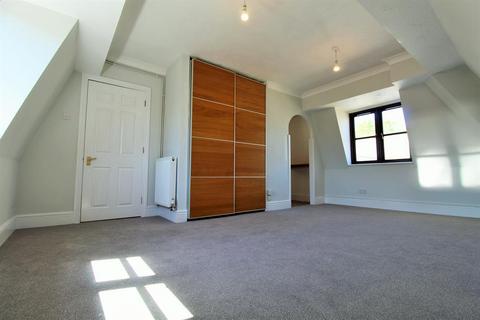 Studio for sale, River Meads, St Margarets