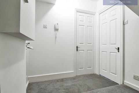 Studio for sale, River Meads, St Margarets