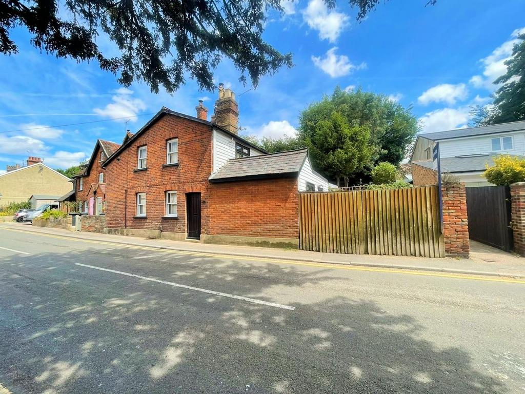 Cappell Lane, Stanstead Abbotts 2 bed end of terrace house for sale £