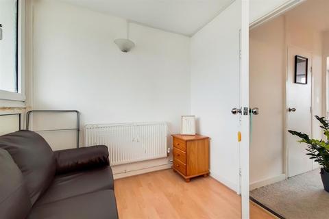 3 bedroom flat for sale - Tawney Way, London, SE16 2NQ