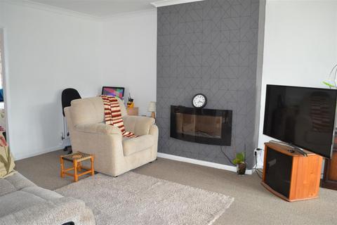 70 Castlefields, Leominster, HR6 8BJ