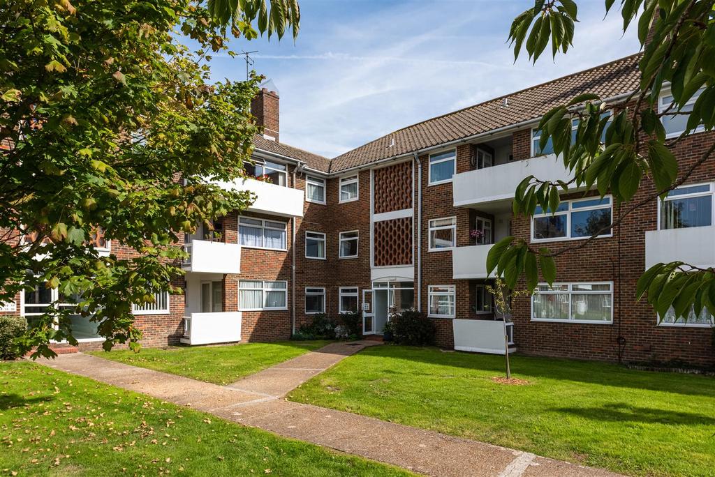 Rosslyn Court, ShorehamBySea 2 bed flat for sale £275,000