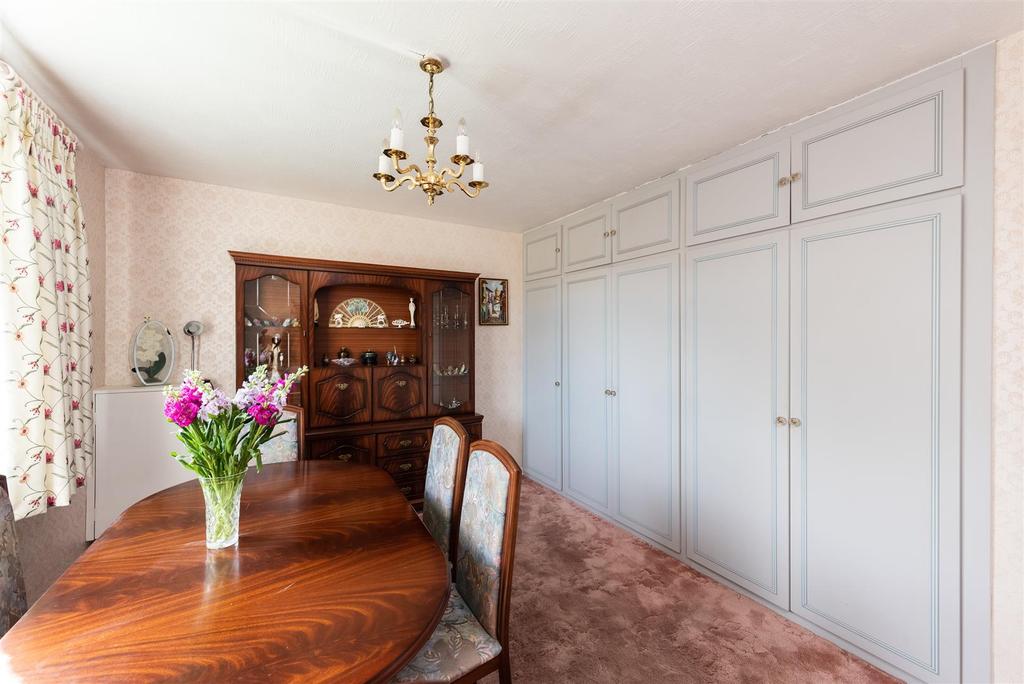 Bedroom 2 / Dining Room