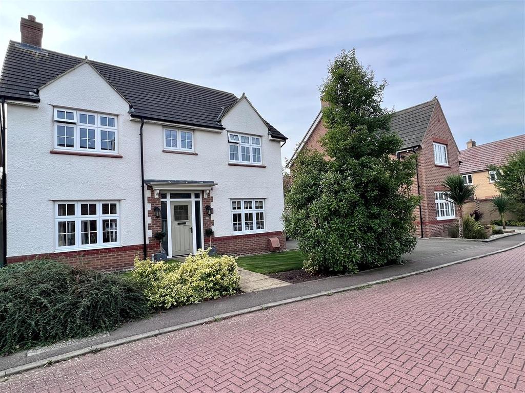 Meadow Bank, Towcester 4 bed detached house £585,000