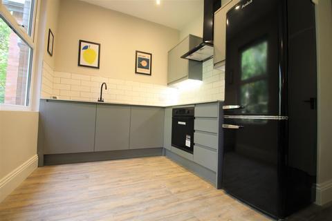 2 bedroom apartment to rent - Cardigan Road, Hyde Park, Leeds, LS6 1EB