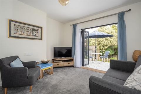 4 Dunstable Road, West Molesey, KT8 2EN