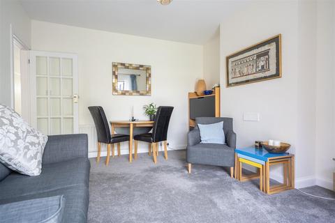 4 Dunstable Road, West Molesey, KT8 2EN