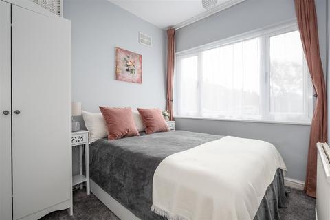 4 Dunstable Road, West Molesey, KT8 2EN