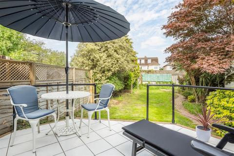 4 Dunstable Road, West Molesey, KT8 2EN