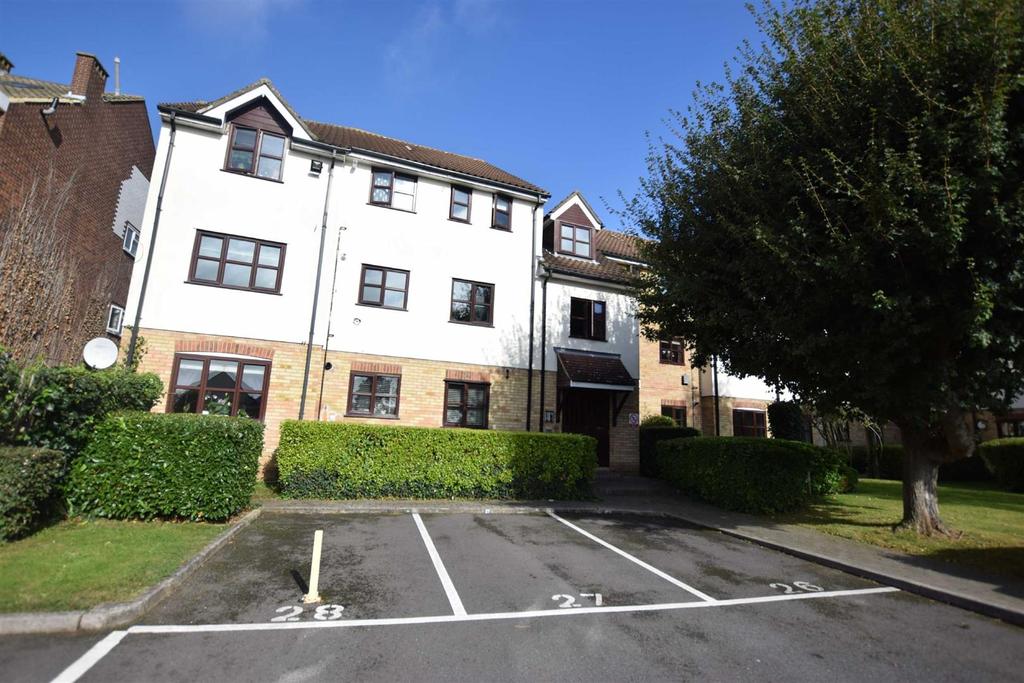 Lea Court, The Ridgeway, Chingford 1 bed flat £1,075 pcm (£248 pw)