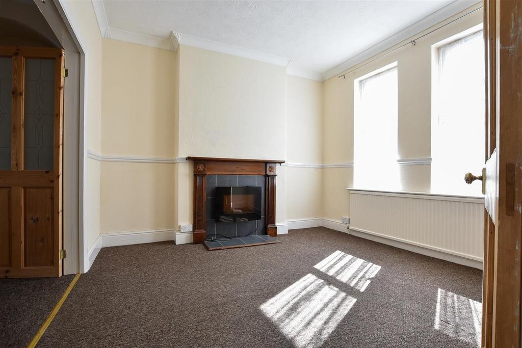 Midland Road, Rushden 3 bed house £900 pcm (£208 pw)