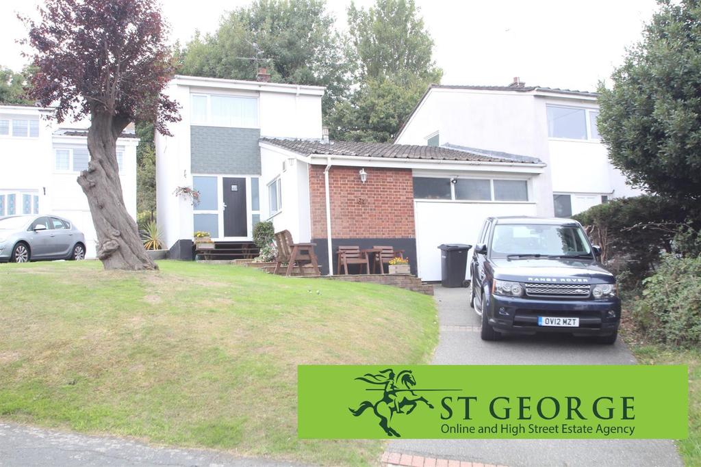 Elm Drive, Rayleigh 3 bed link detached house £450,000
