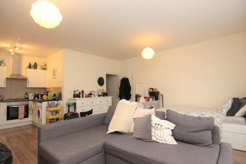 Studio to rent, St. James's Street, Walthamstow, E17