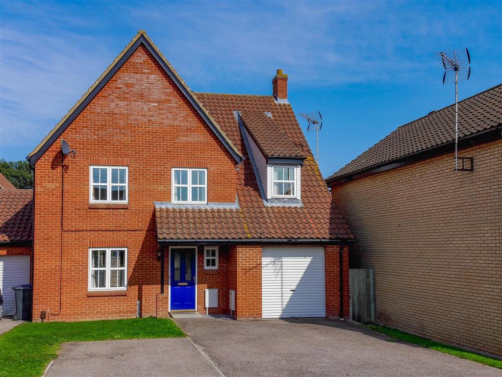 Boatman Close, Pinewood, Ipswich, Suffolk, IP8 3UG 5 bed link detached