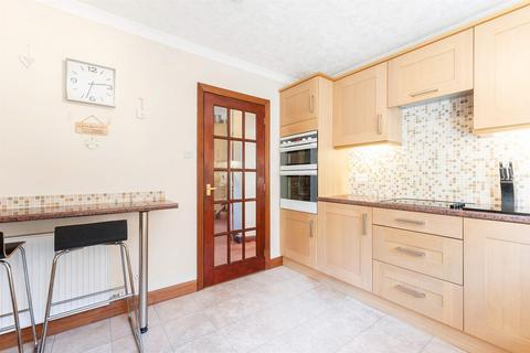 3 Broom Road, Kinross, KY13 8BU
