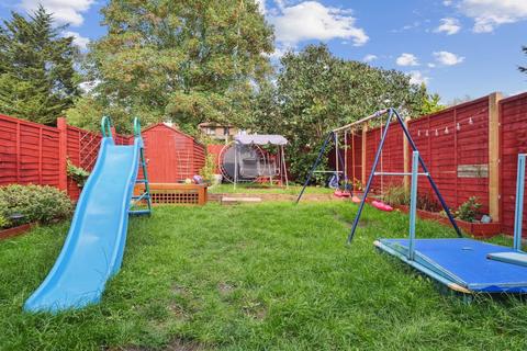 29 Meadowview Road, London, SE6 3NL