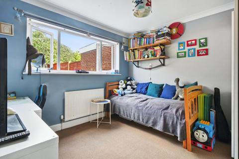 29 Meadowview Road, London, SE6 3NL
