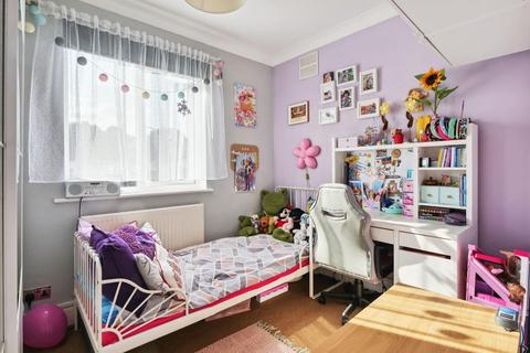 29 Meadowview Road, London, SE6 3NL