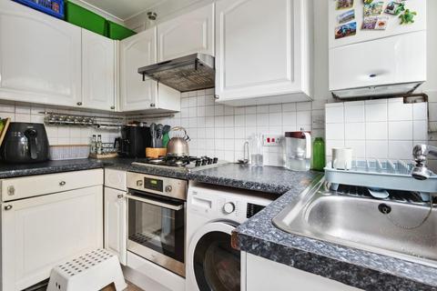 29 Meadowview Road, London, SE6 3NL