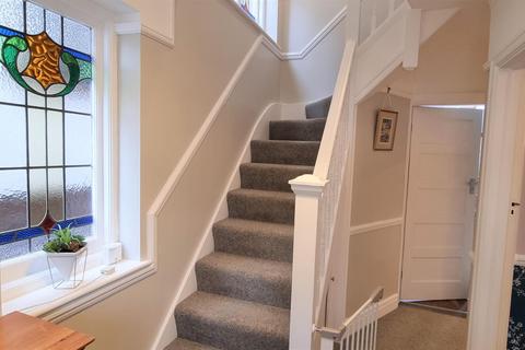42 Leadale Avenue, London, E4 8AY