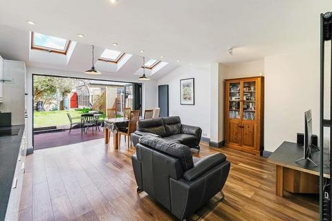 42 Leadale Avenue, London, E4 8AY
