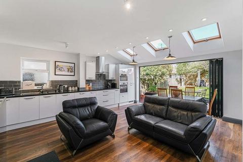 42 Leadale Avenue, London, E4 8AY