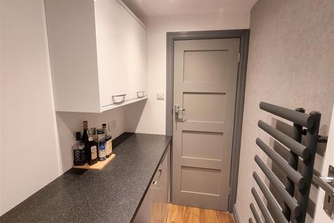 42 Leadale Avenue, London, E4 8AY