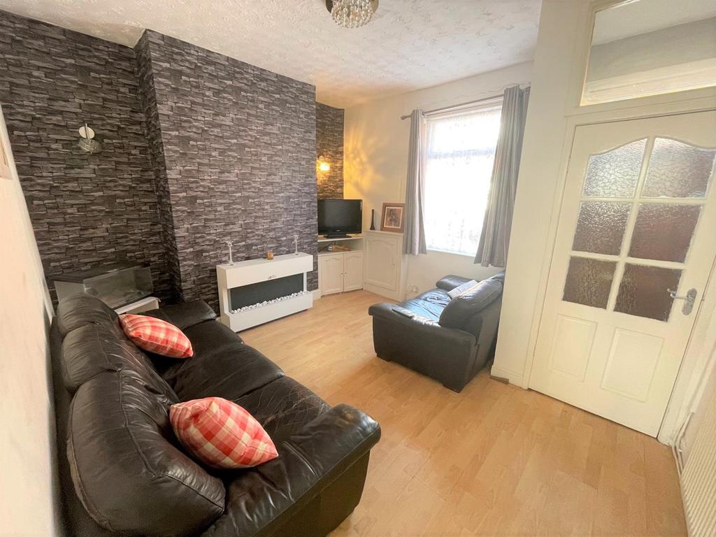 Oxford Street, Leigh 2 bed terraced house £95,000