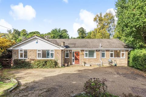 3 bedroom detached bungalow for sale - High Road, Chipstead