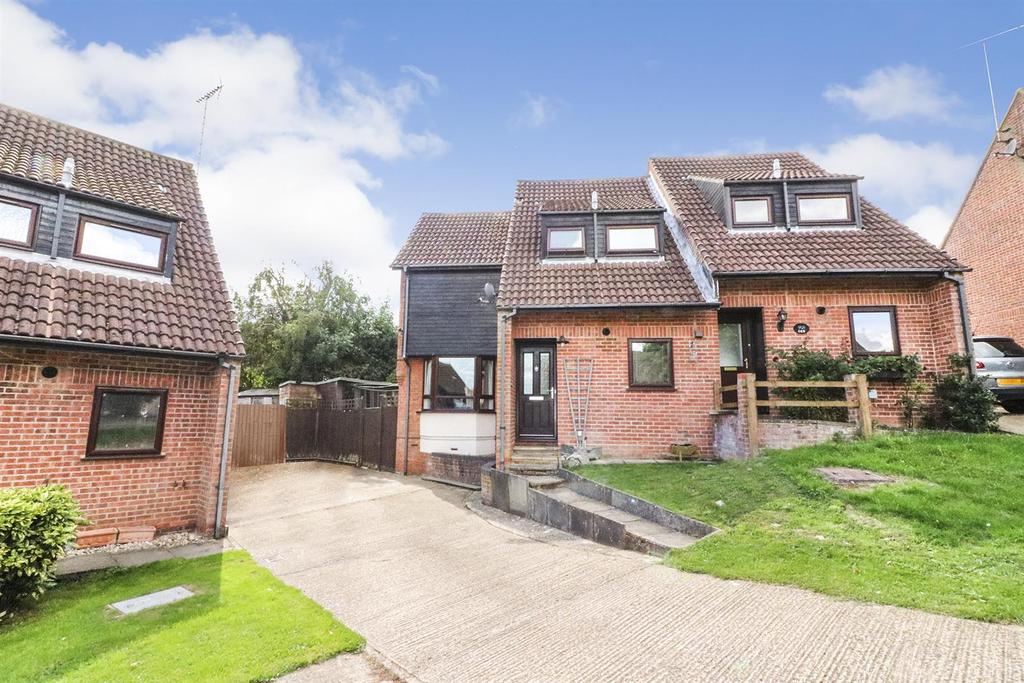 Valley Road, Codicote, Herts, SG4 3 bed semidetached house £425,000