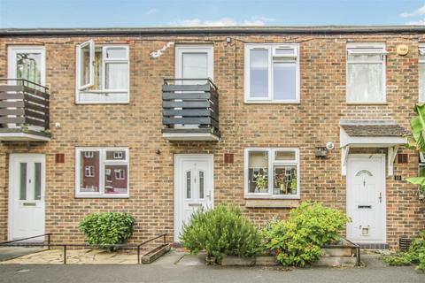 8 Corcorans, Pilgrims Hatch, Brentwood, CM15 9NR